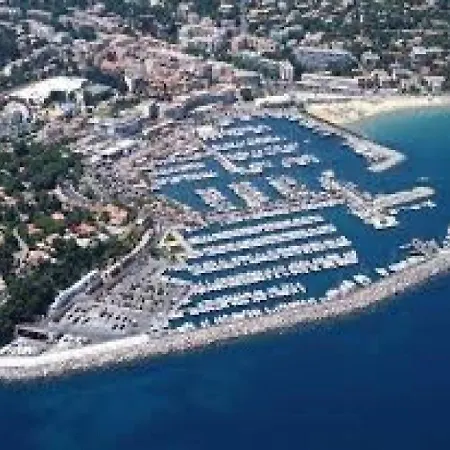 Charmant T2 Avec Jardinet * Cavalaire-sur-Mer